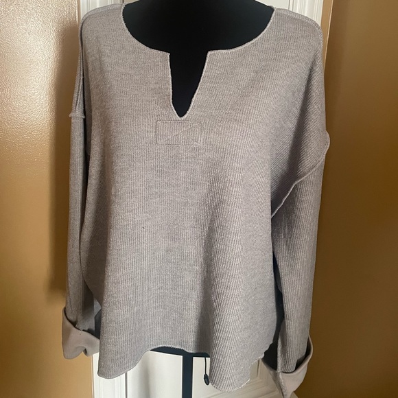 SOLD Urban Outfitters Jax Notch Sweater Size Xl Light Gray - Picture 2 of 7